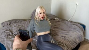 Жопастая мачеха с удовольствием сосет большой член пасынка и трахается с ним